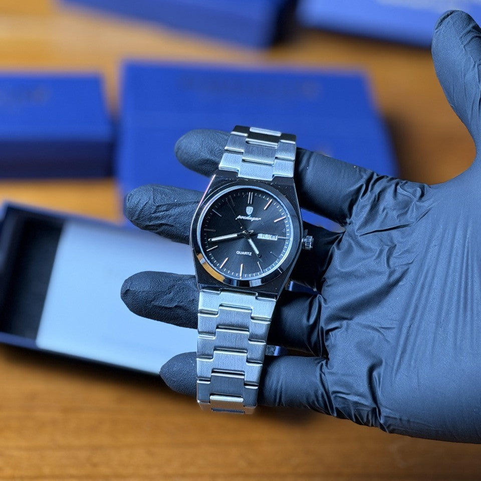 Reloj Poedagar 930 dial negro en la mano
